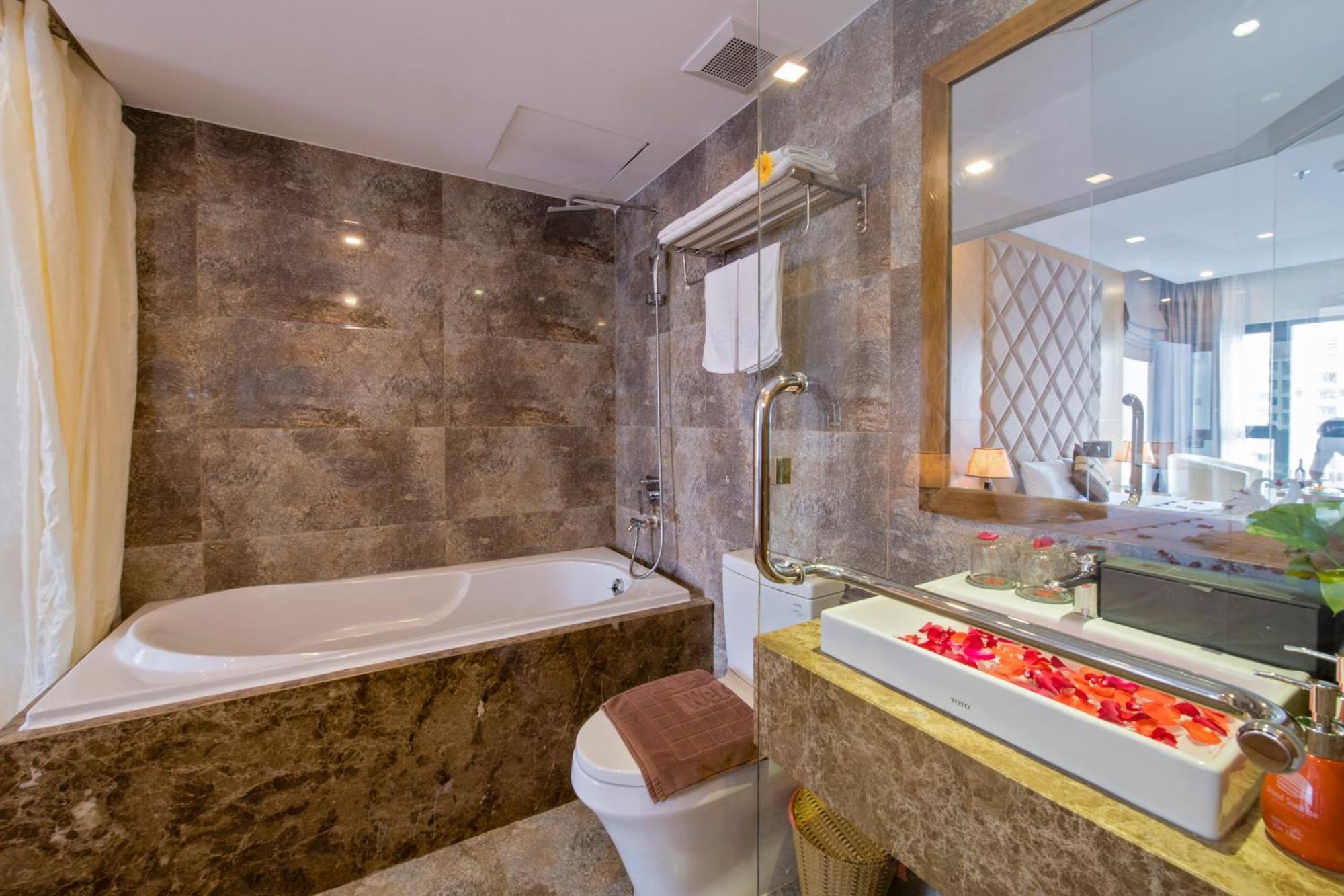 Family Room with Bathtub
